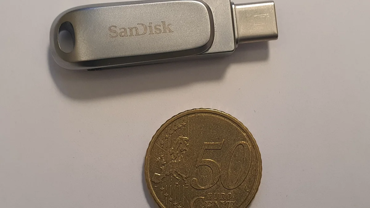 Editorial photo for External SSD vs USB Flash Drive